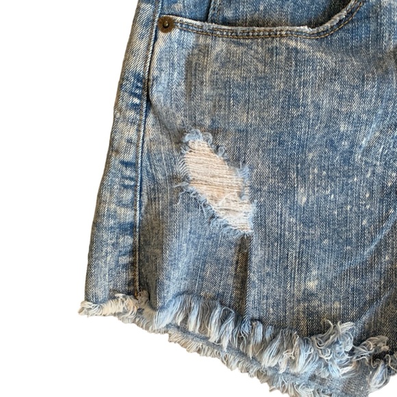 Vintage GUESS button fly raw hem high rise distressed size 28 short shorts - Picture 5 of 8